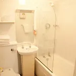 Barry's Hotel 2*